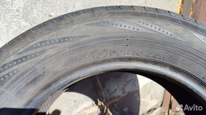 Yokohama BluEarth RV-02 215/60 R16 95H