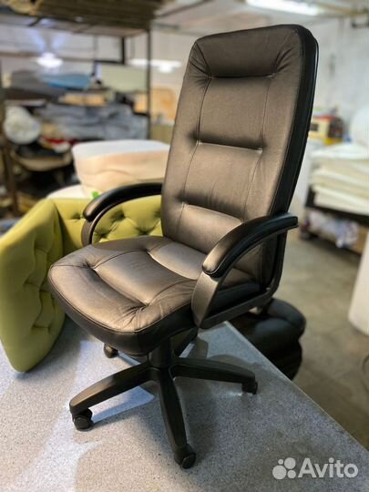 Офисное кресло