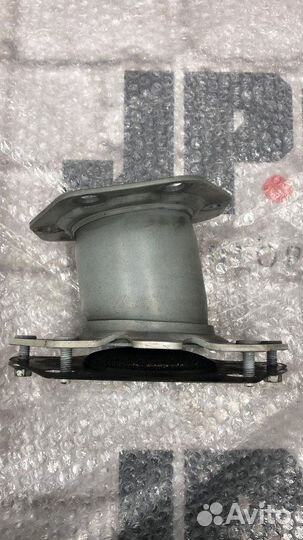 Кронштейн усилителя бампера задний правый Infiniti