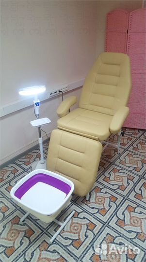 Косметологическое кресло. Педикюрное кресло