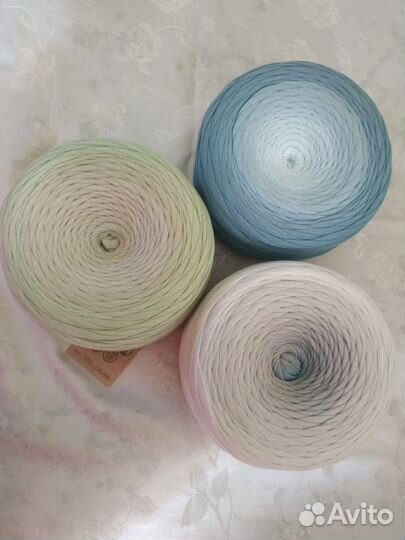 Трикотажная пряжа градиент с кисточками