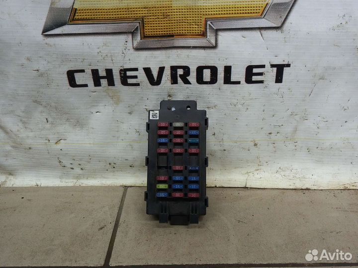 Блок предохранителей салонный Шевроле Лачетти