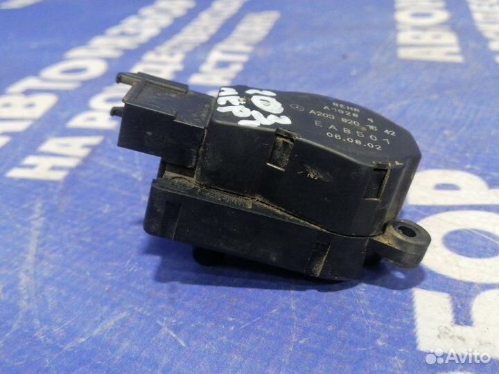 Моторчик заслонок отопителя Mercedes-Benz W203