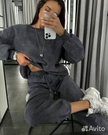 Женский спортивный костюм