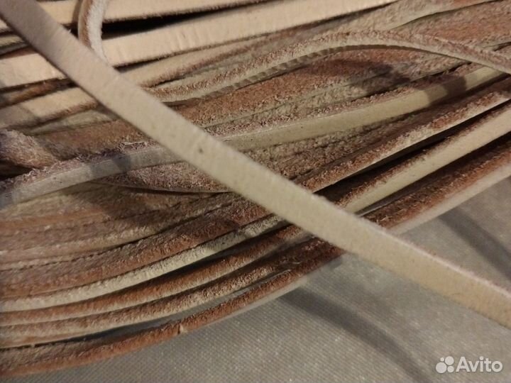 Шнур кожаный плоский белый