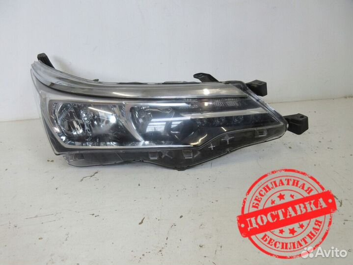 Фара правая Toyota Corolla E18 8111002L50