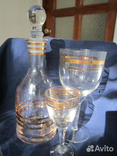Компания из СССР: графинчик, бокальчик, рюмочка