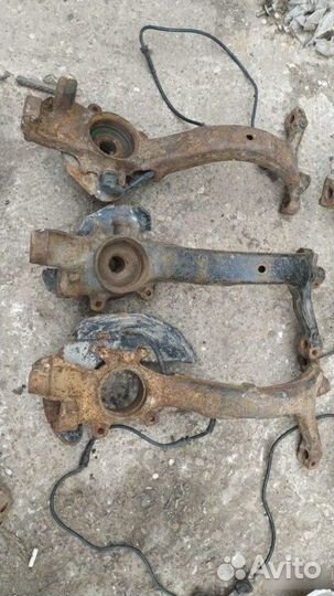 Кулак передний Volkswagen Passat B5 1996-2005