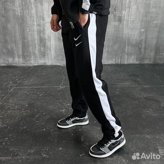 Спортивный костюм Nike Swoosh