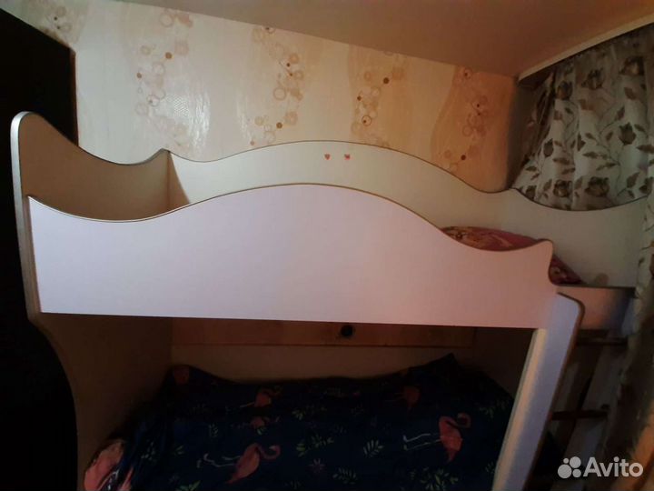 Двухъярусная кровать б/у