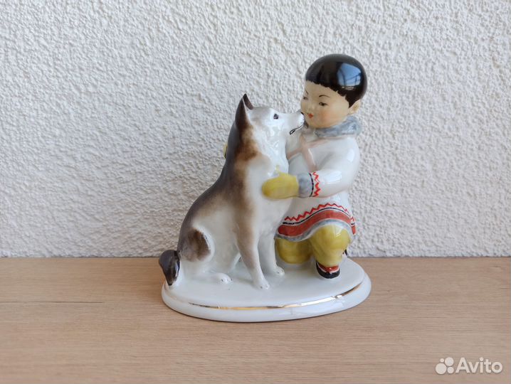 Фарфор Якут с собакой 
