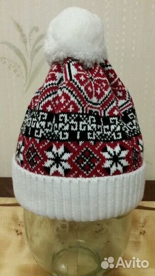 Зимняя шапка с помпоном