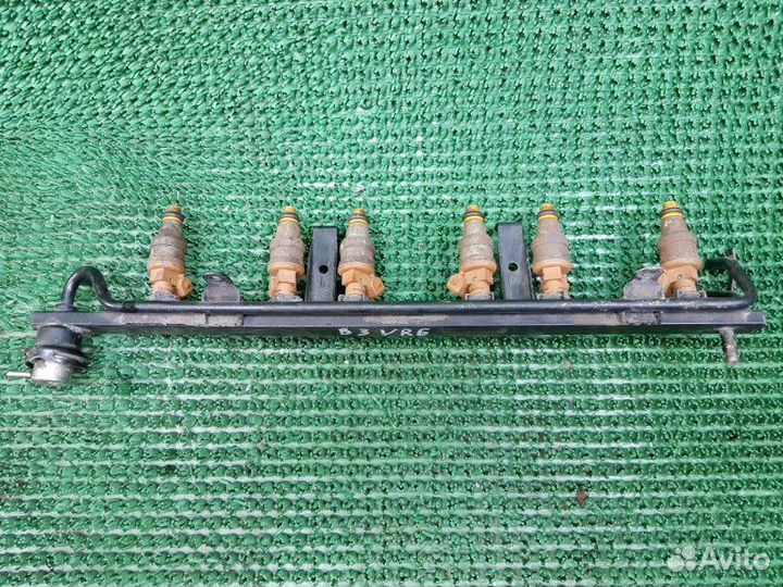 Топливная рампа с форсунками Volkswagen Passat 2