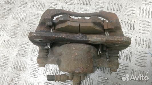 Суппорт тормозной передний правый honda insight 2