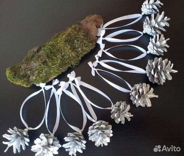 Новогодние игрушки на елку.Из сосновых шишек