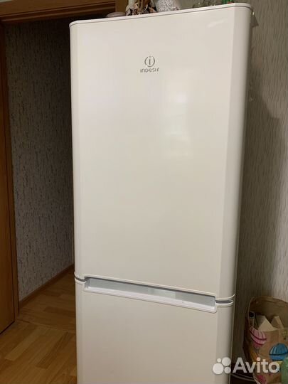 Холодильник бу Indesit