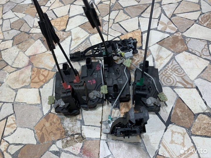 Замок боковой двери Opel Astra хетчбэк 1.8 Z18XER