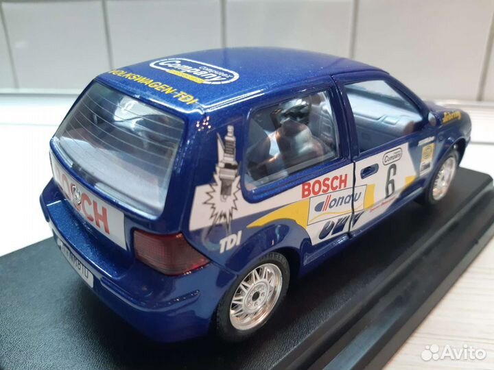 Модель Volkswagen Golf 1:24