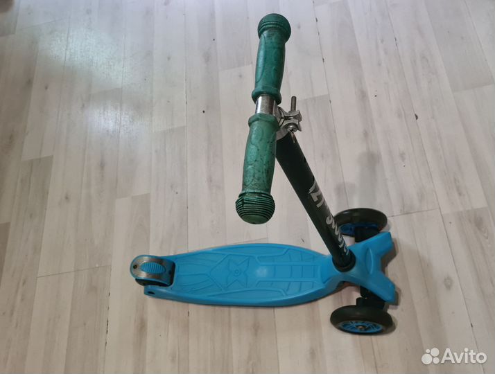 Самокат детский со светящимися колесами