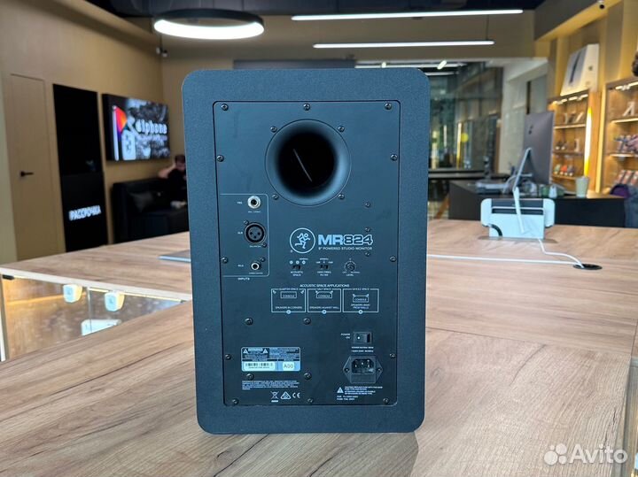 Mackie MR824 Студийный монитор