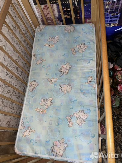 Кроватка с маятником