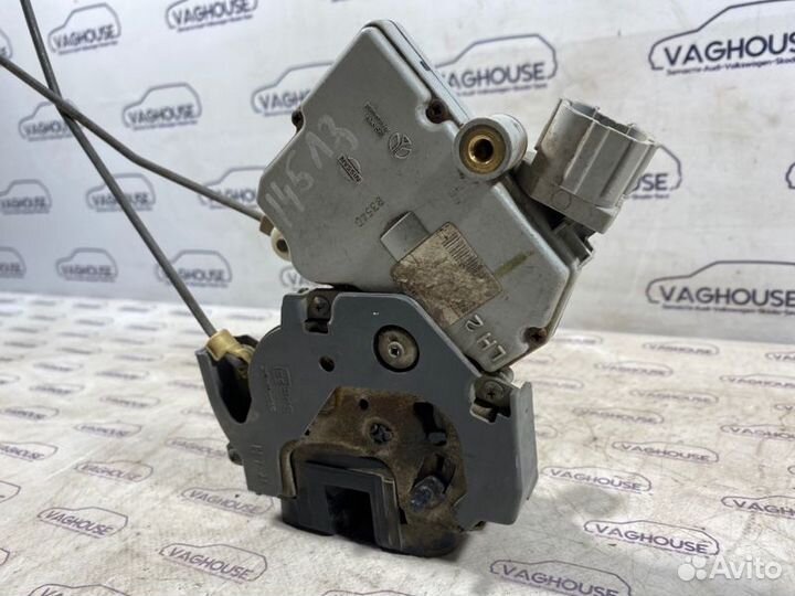 Замок двери задний левый Nissan Maxima A33 2.0