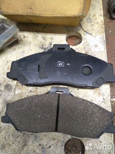 Тормозные колодки передние новые Митсубиси Паджеро