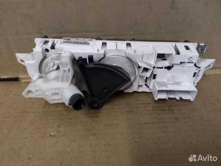 Блок управления климат-контролем Ford Focus 2 Plus