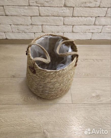 Корзина для цветов плетеная