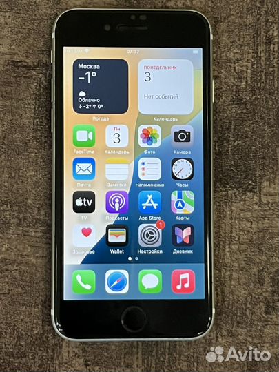 iPhone SE, 64 ГБ