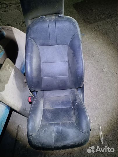 Эмгранд переднее левое сидение, потертое