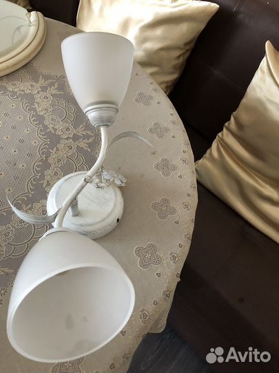 Продам люстру