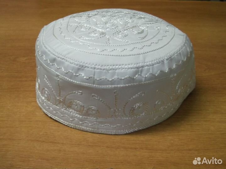 Национальный жилет/камзол 48, тюбетейка 58, чуни 3