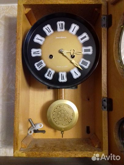 Часы настенные с боем. Янтарь. СССР