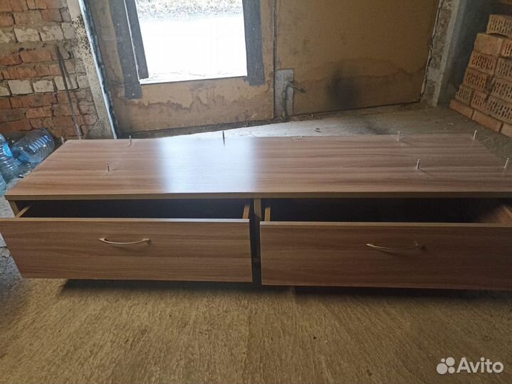 Стенка, холодильник, диван