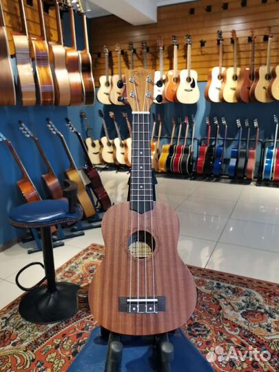 Укулеле сопрано с чехлом