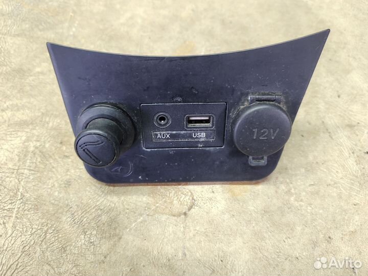 Прикуриватель адаптер AUX USB Hyundai Solaris