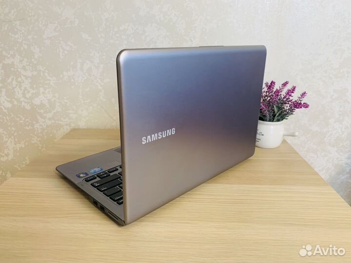 Быстрый, надежный ультрабук Samsung (i5/ssd/8 гб)