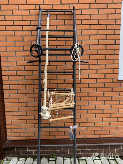 Шведская стенка с турником и брусьями