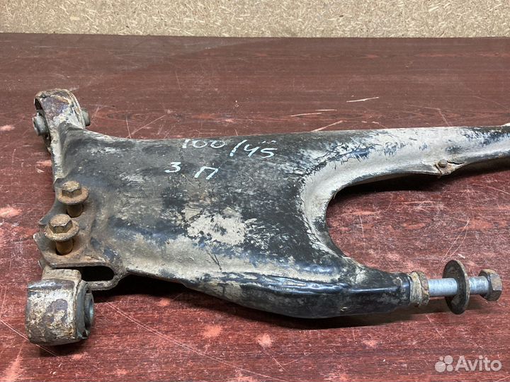 Задний правый рычаг ауди 100 с4