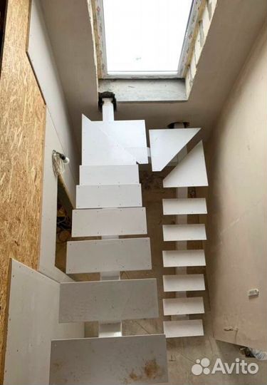 Лестничиный металлокаркас