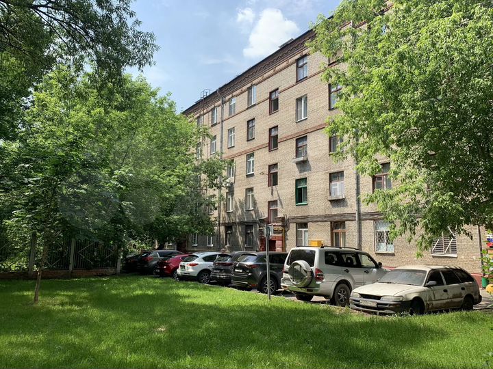 Комната 18 м² в 4-к., 2/5 эт.