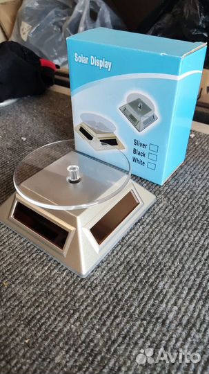 Вращающаяся подставка на солнечной батарее
