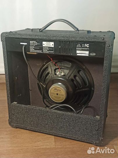 Гитарный комбоусилитель Behringer GTX30