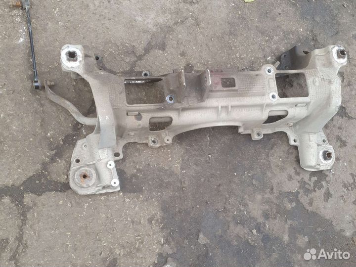 Подрамник Крайслер Вояджер 3 2.4 99 год