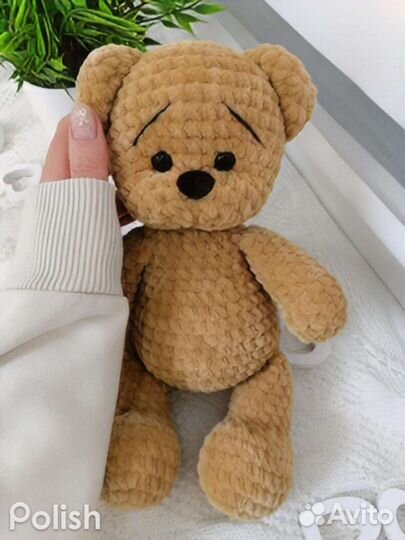 Плюшевый вязаный мишка