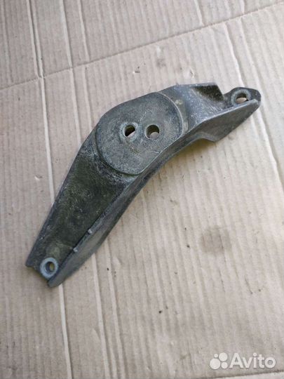 Кронштейн двигателя бмв е39 дизель 1096079