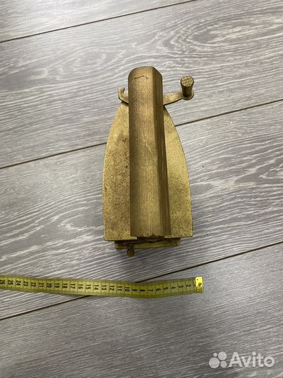 Старинный Утюг на углях