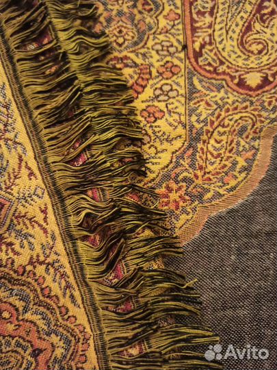 Палантин с бахромой