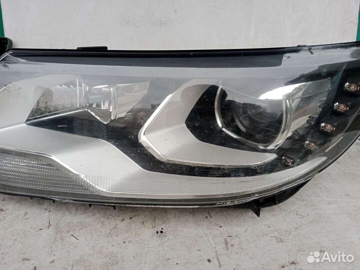 Передняя левая фара Volkswagen Tiguan 2011-2016